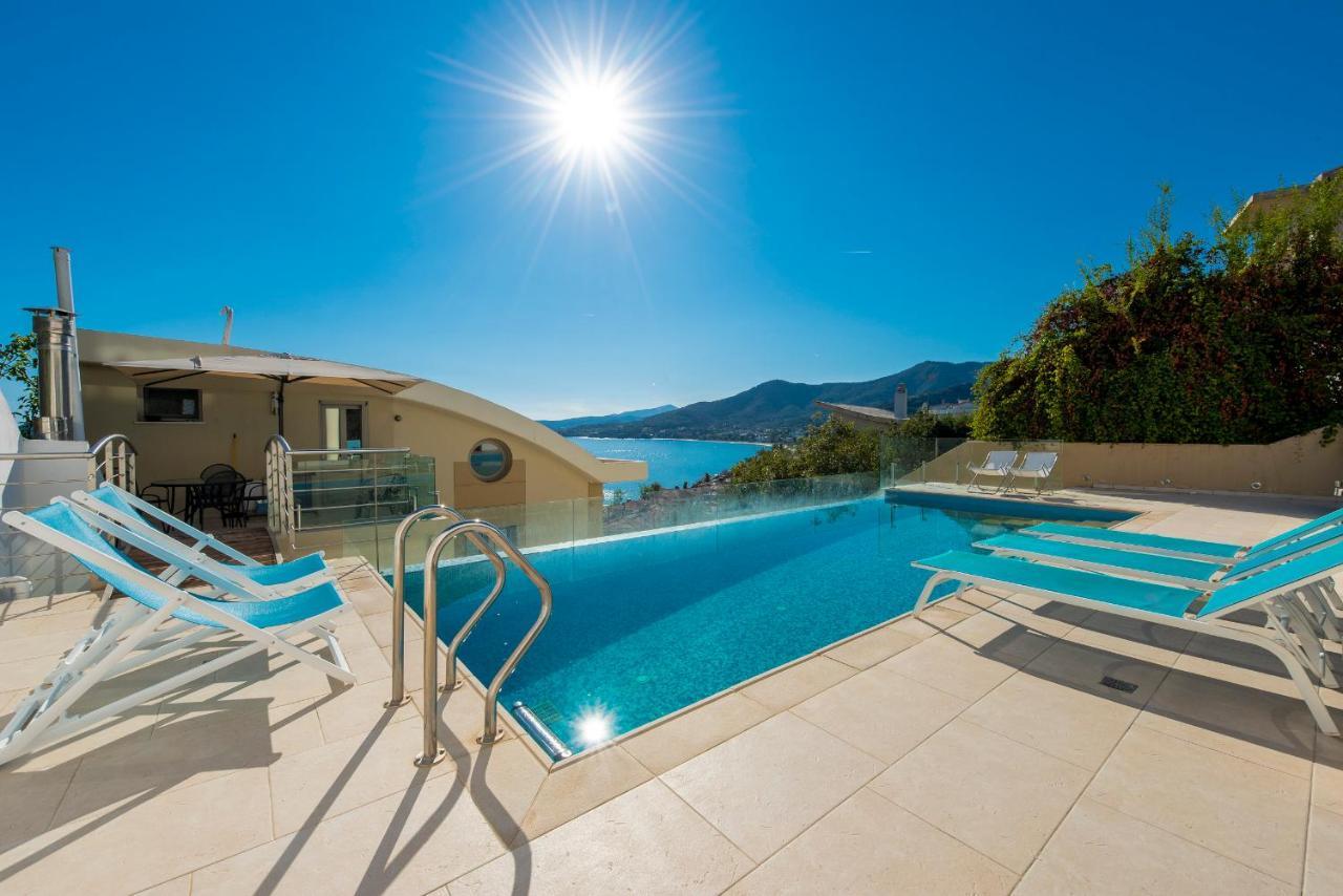 Villa Evian PalaiónTsiflíkion エクステリア 写真